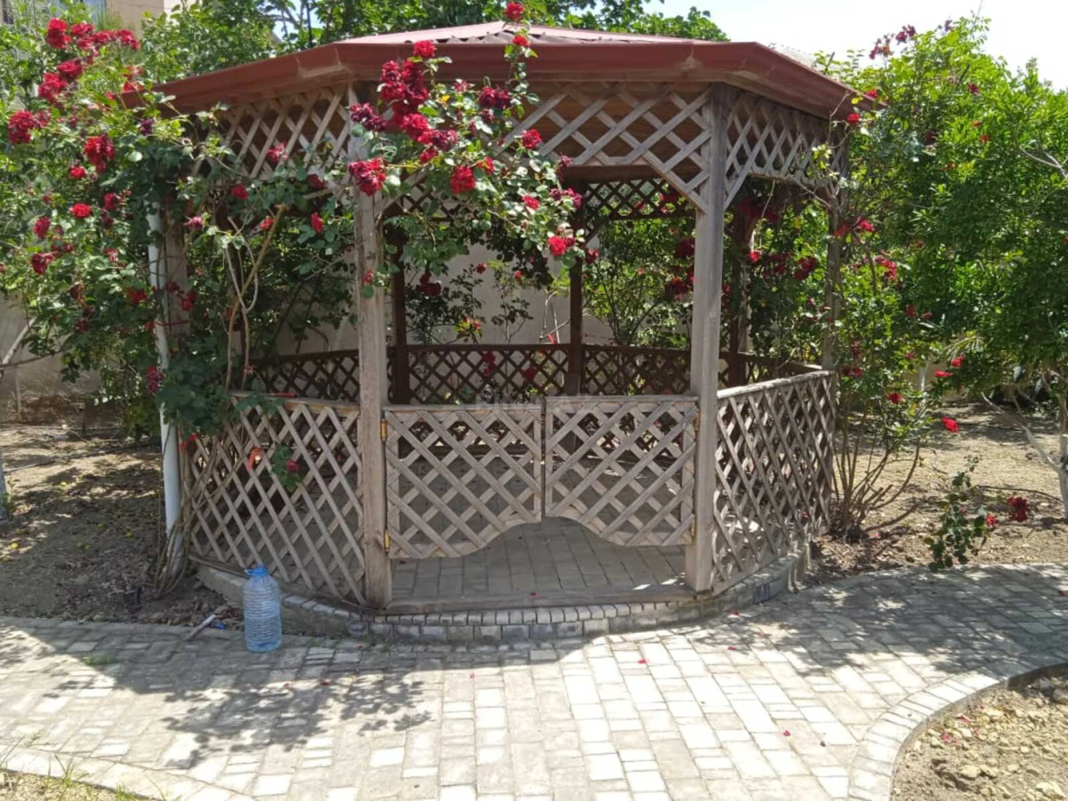 Satılır 5 otaqlı həyət evi 340 m²