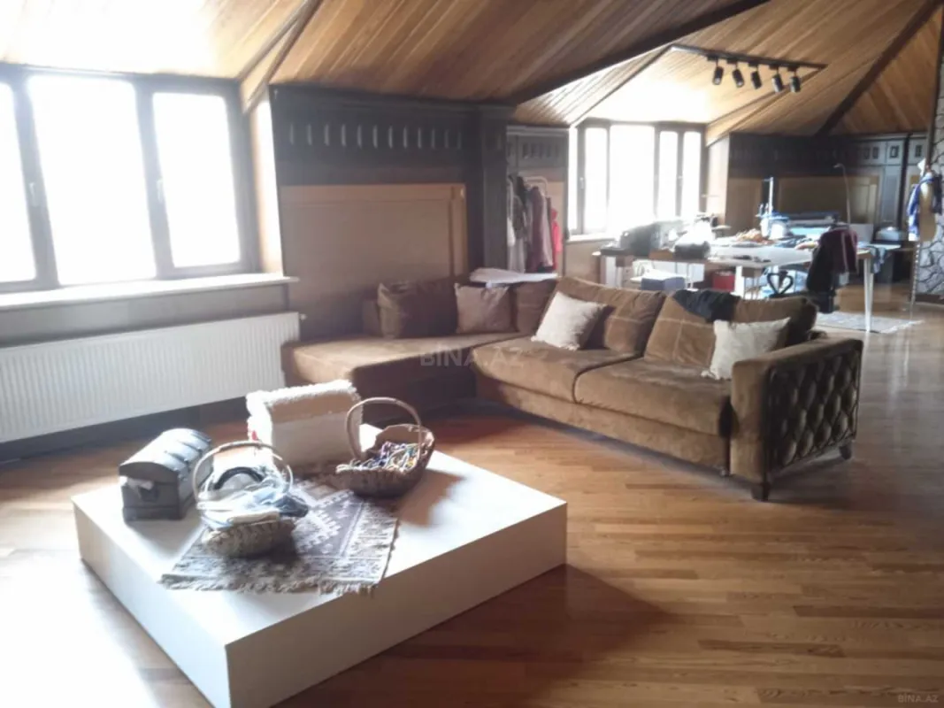 Satılır 5 otaqlı həyət evi 340 m²