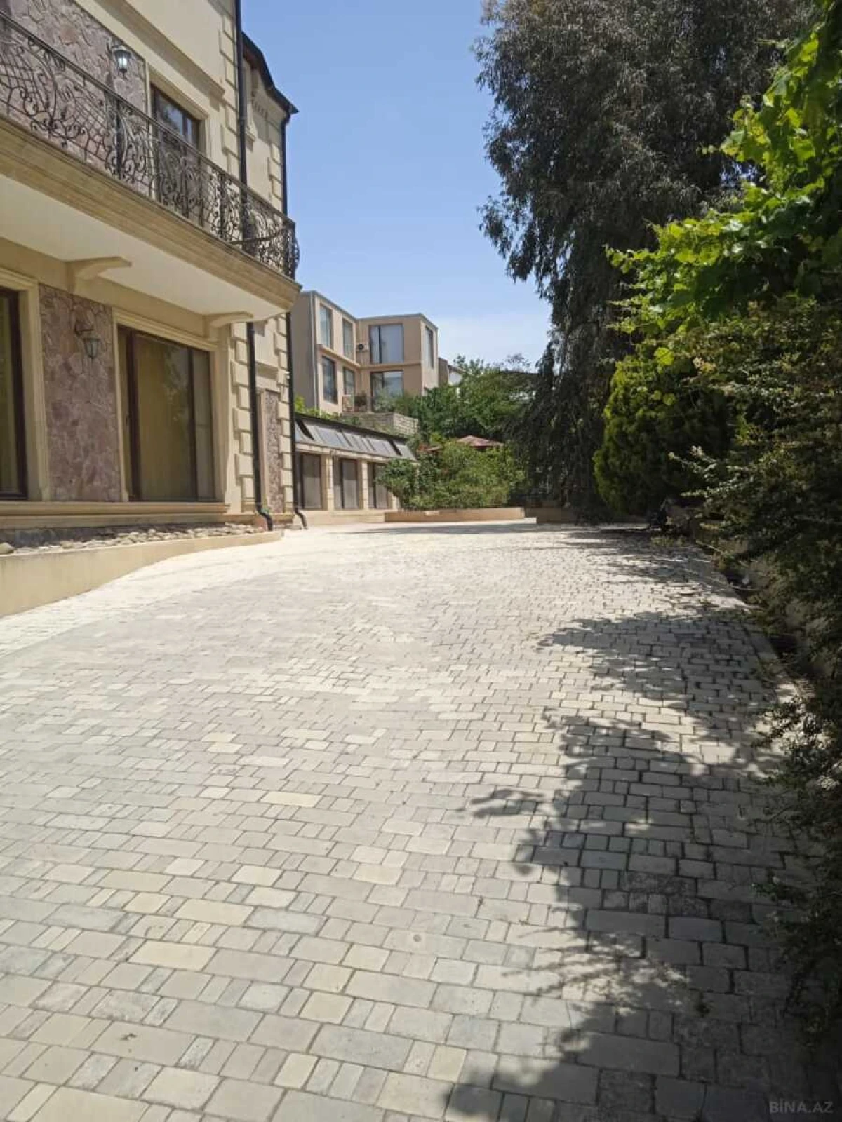 Satılır 5 otaqlı həyət evi 340 m²