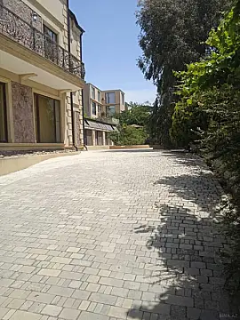 Satılır 5 otaqlı həyət evi 340 m²