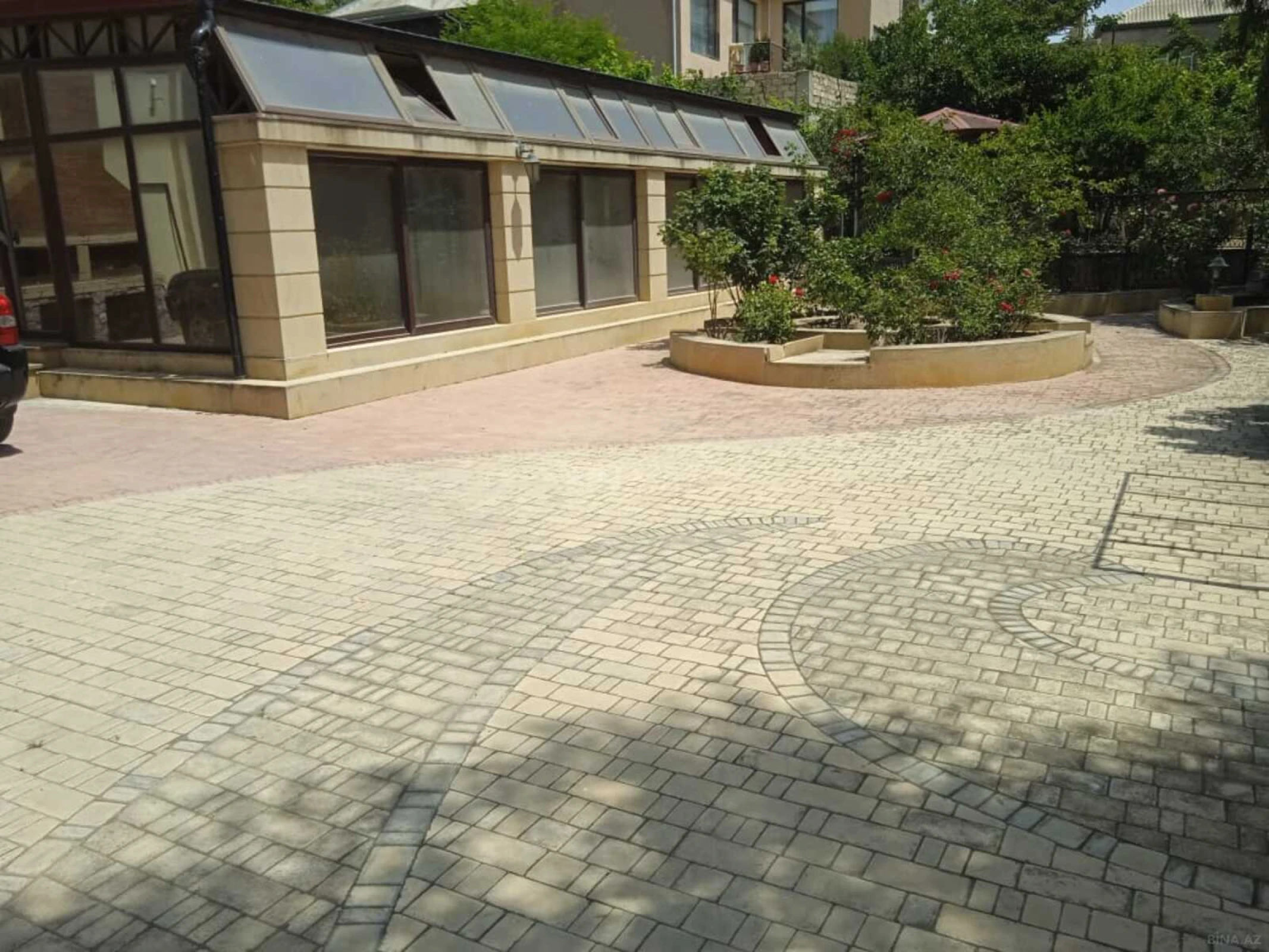 Satılır 5 otaqlı həyət evi 340 m²