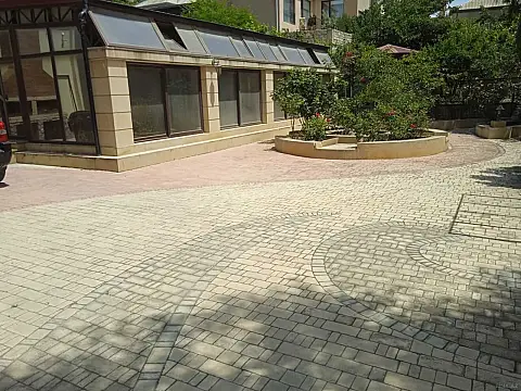 Satılır 5 otaqlı həyət evi 340 m²