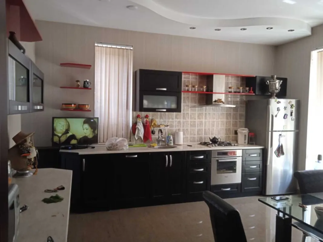 Satılır 5 otaqlı həyət evi 340 m²