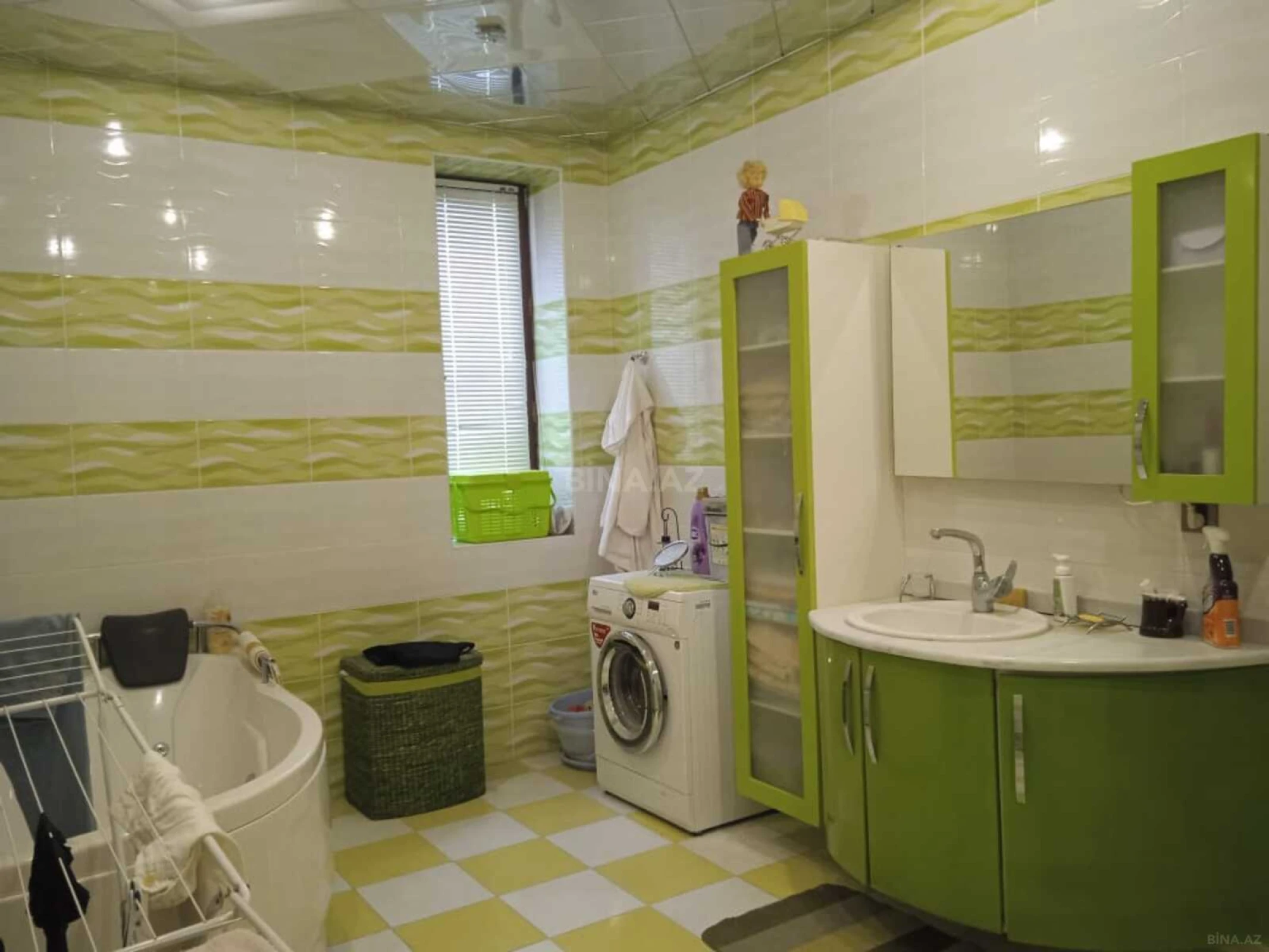 Satılır 5 otaqlı həyət evi 340 m²