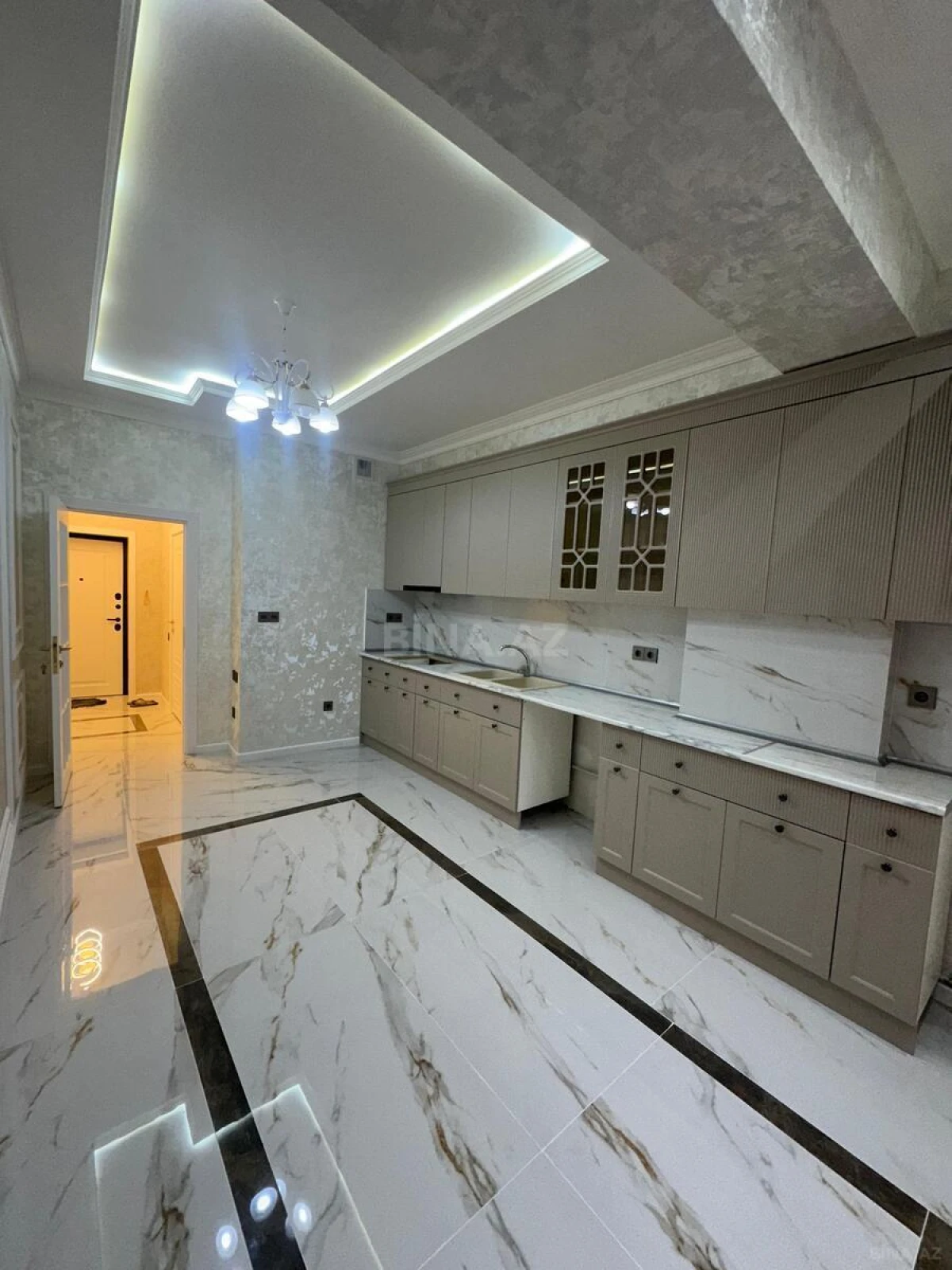 Satılır 3 otaqlı mənzil 110 m²