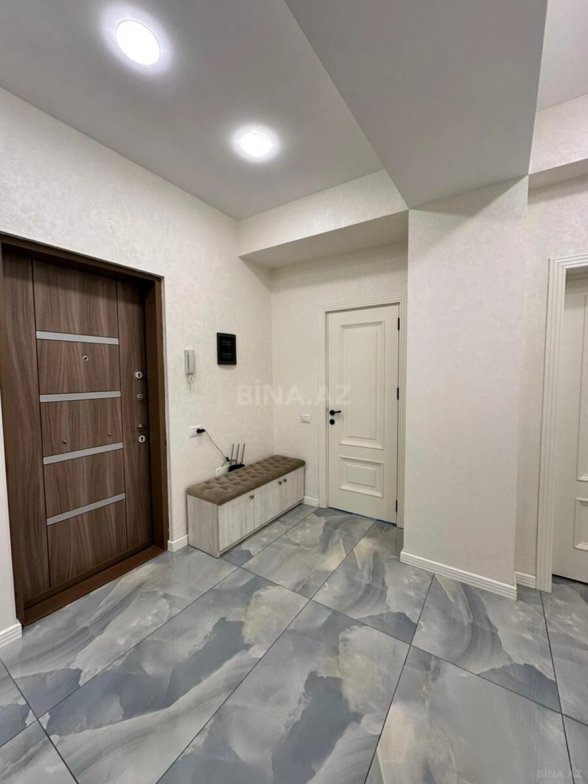 Satılır 3 otaqlı mənzil 104 m²