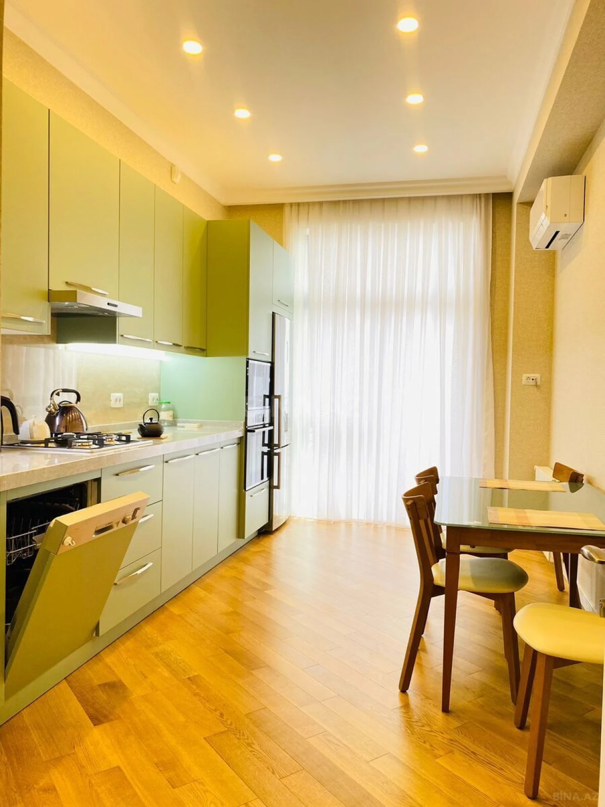 Kirayə verilir 2 otaqlı mənzil 90 m²