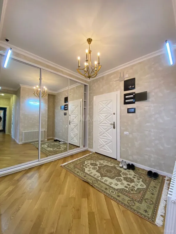 Kirayə verilir 2 otaqlı mənzil 90 m²