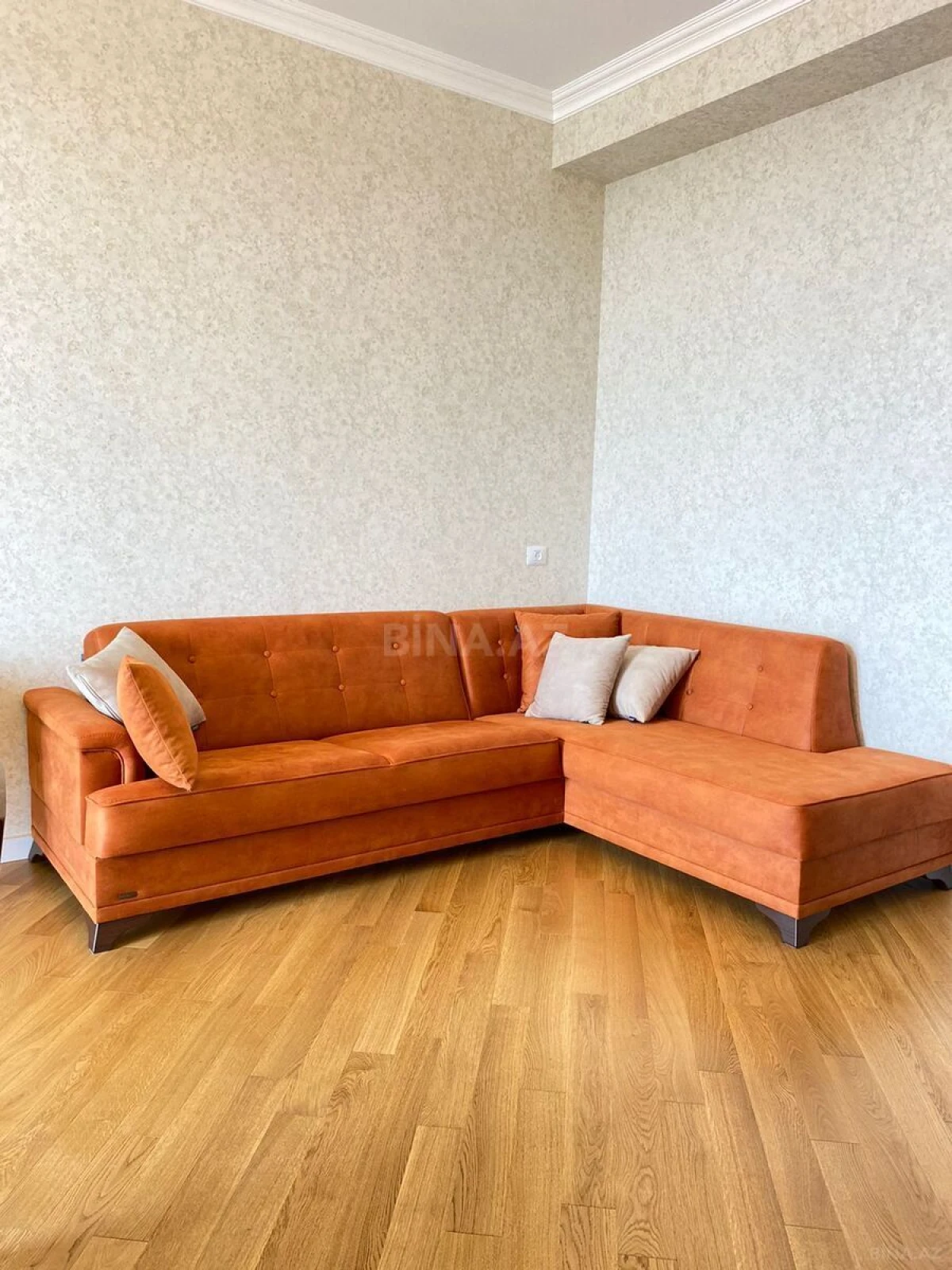 Kirayə verilir 2 otaqlı mənzil 90 m²