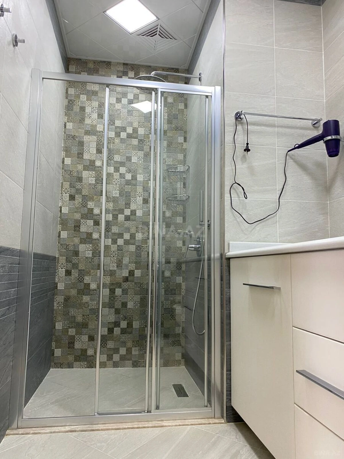 Kirayə verilir 2 otaqlı mənzil 90 m²