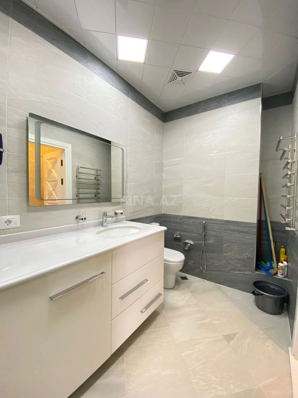 Kirayə verilir 2 otaqlı mənzil 90 m²