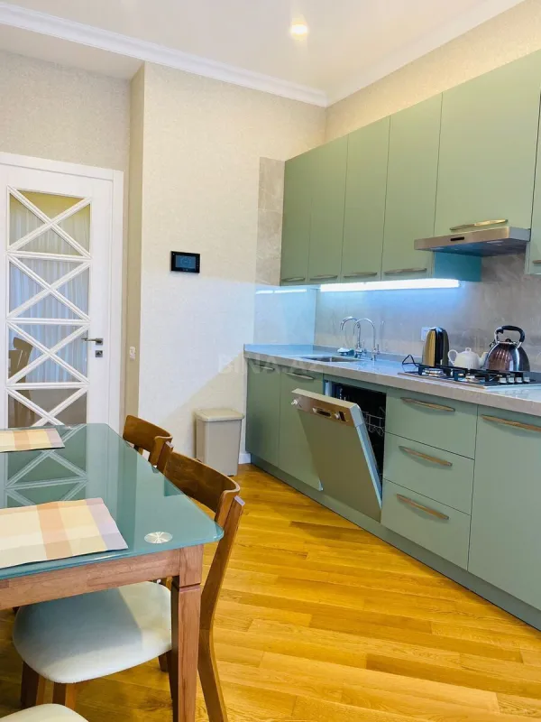 Kirayə verilir 2 otaqlı mənzil 90 m²