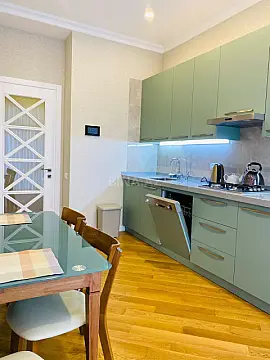 Kirayə verilir 2 otaqlı mənzil 90 m²