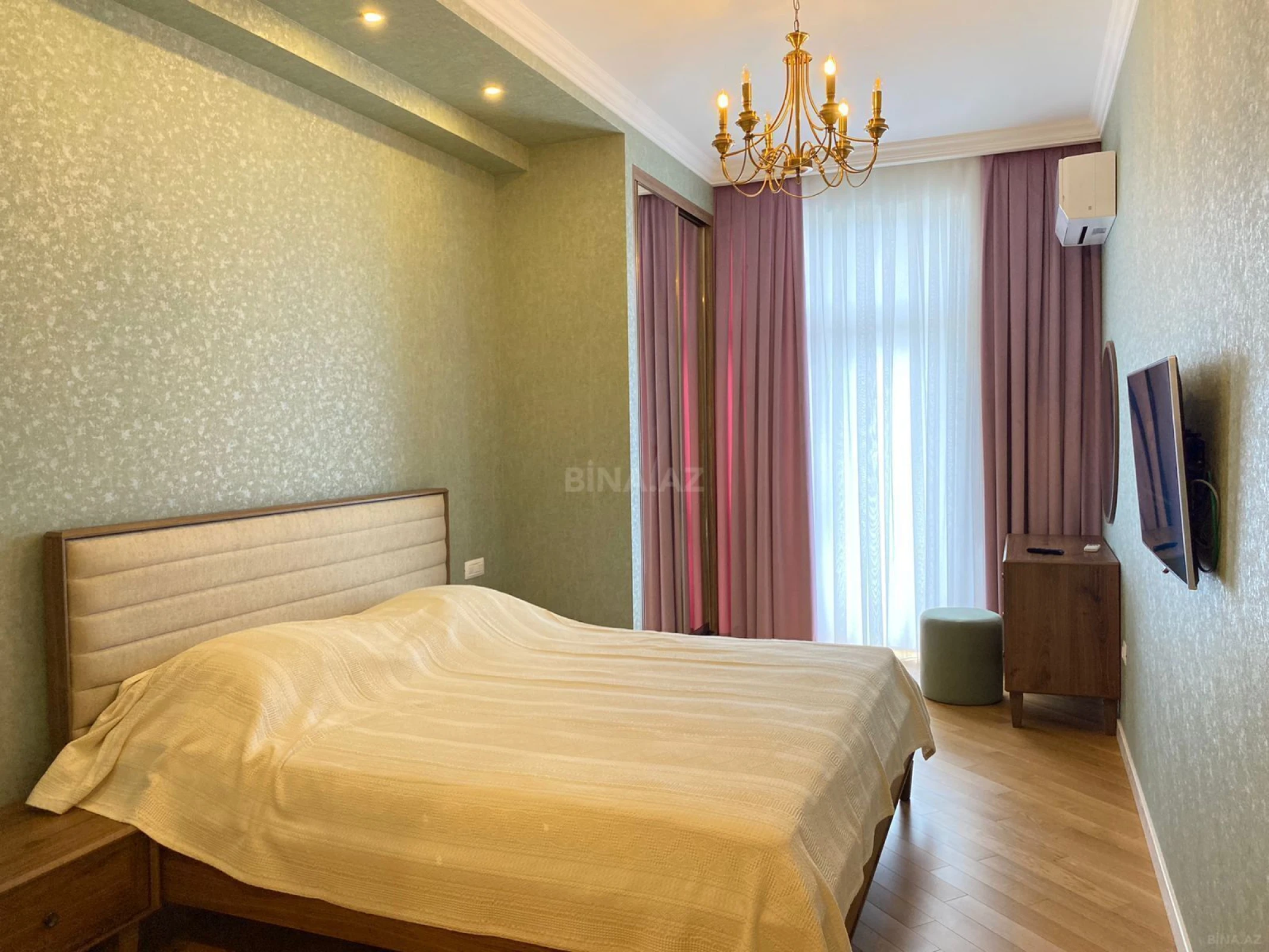 Kirayə verilir 2 otaqlı mənzil 90 m²