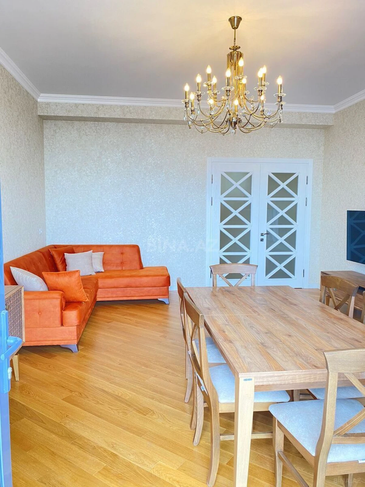 Kirayə verilir 2 otaqlı mənzil 90 m²