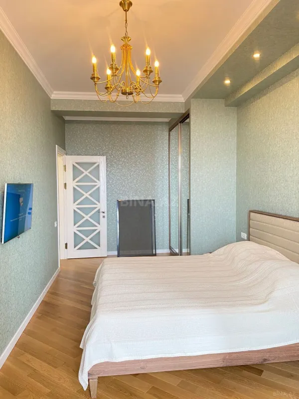 Kirayə verilir 2 otaqlı mənzil 90 m²