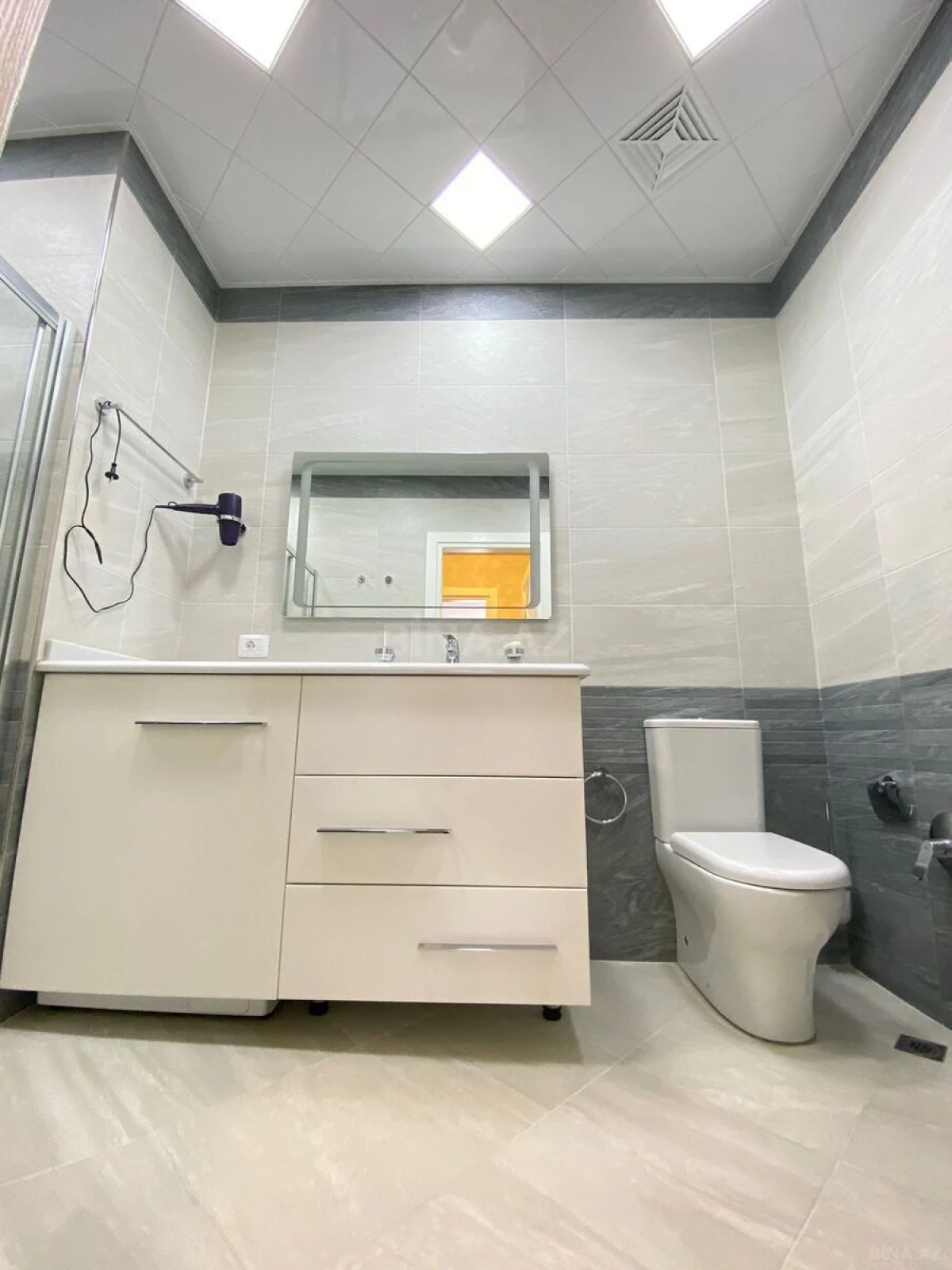 Kirayə verilir 2 otaqlı mənzil 90 m²