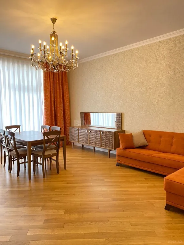 Kirayə verilir 2 otaqlı mənzil 90 m²