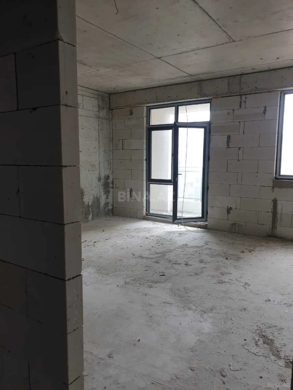 Satılır 3 otaqlı mənzil 136.2 m²