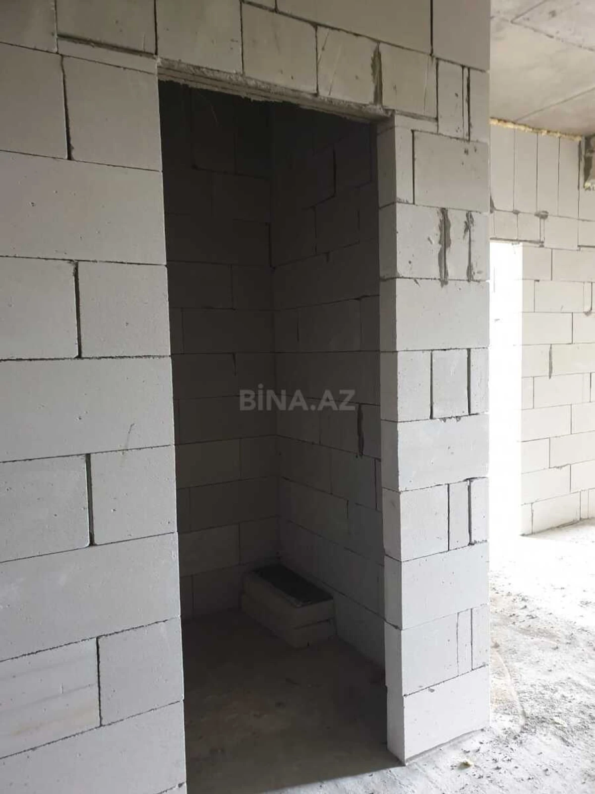 Satılır 3 otaqlı mənzil 136.2 m²