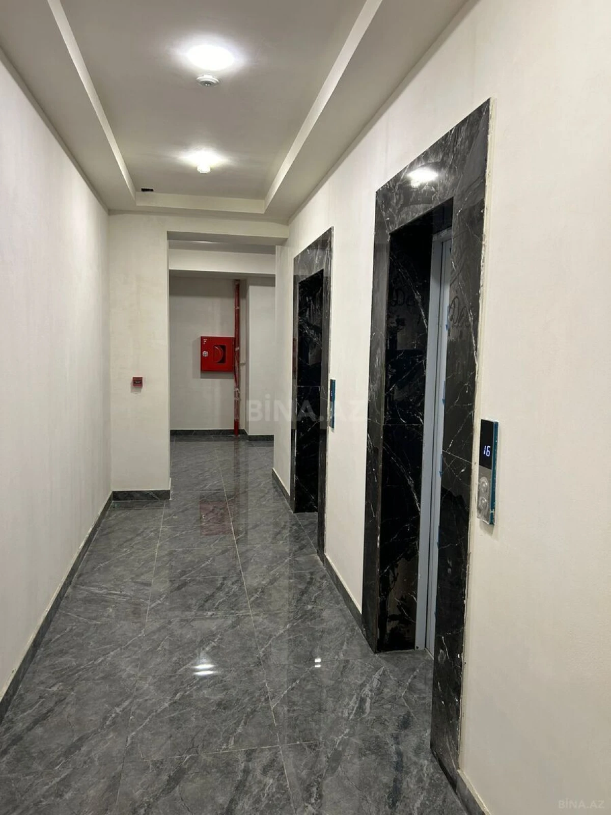 Satılır 3 otaqlı mənzil 136.2 m²