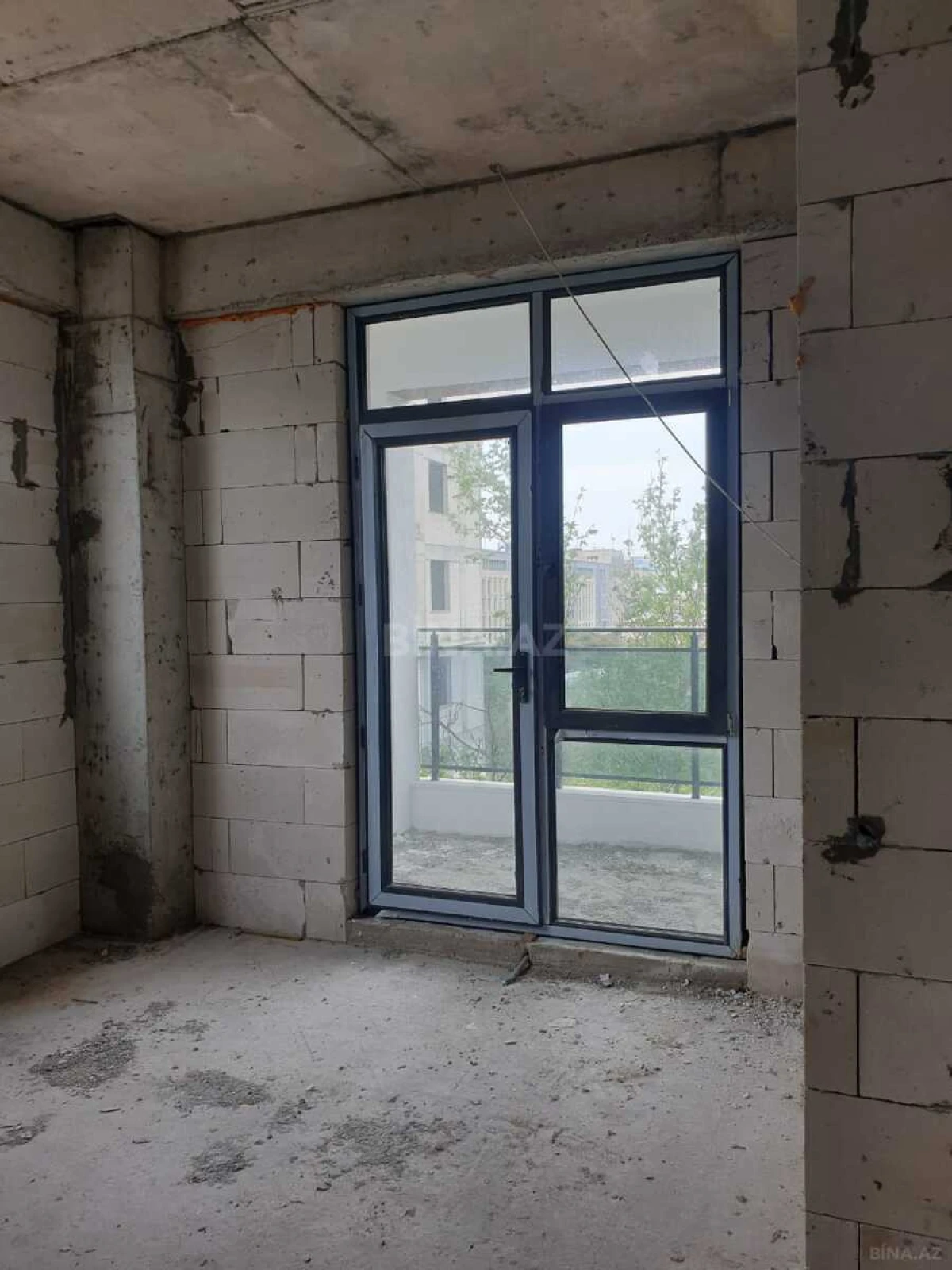 Satılır 3 otaqlı mənzil 136.2 m²