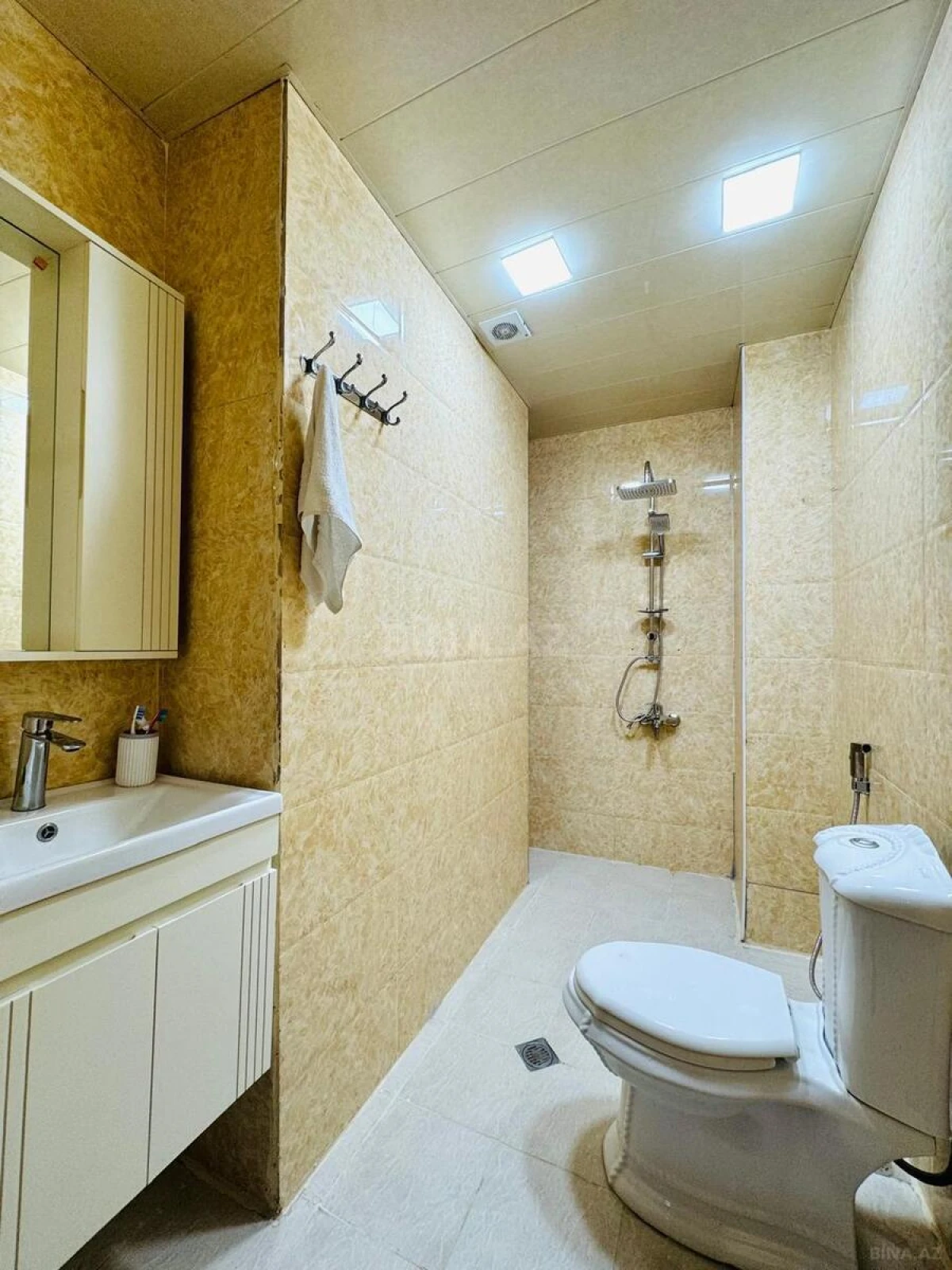 Satılır 2 otaqlı mənzil 76 m²