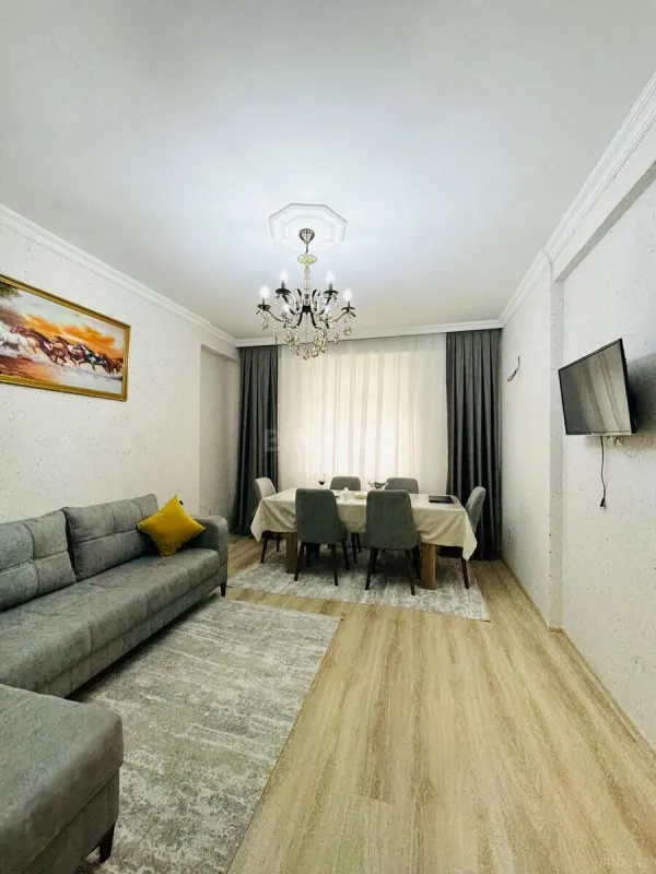 Satılır 2 otaqlı mənzil 76 m²