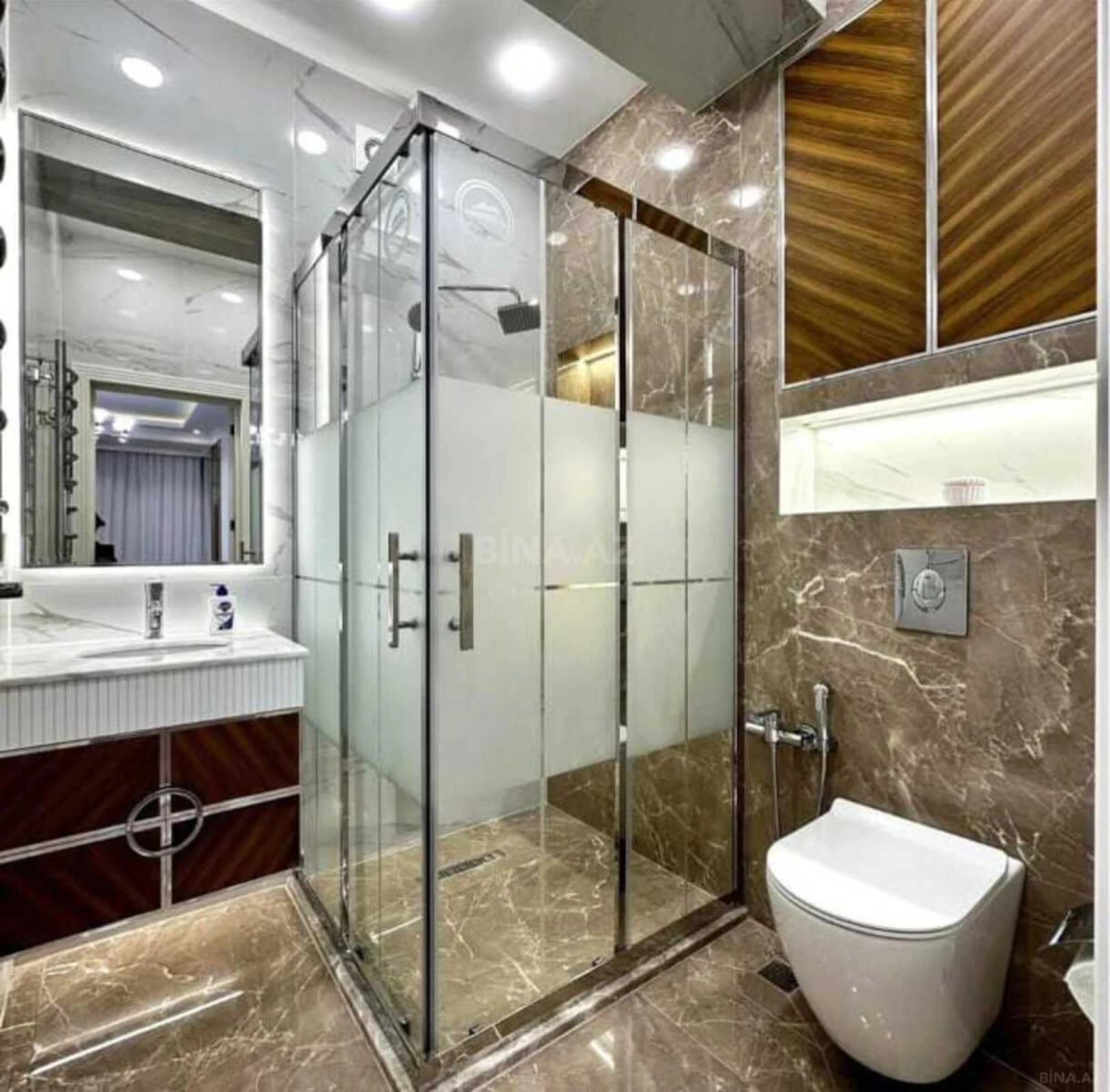 Satılır 3 otaqlı mənzil 138 m²