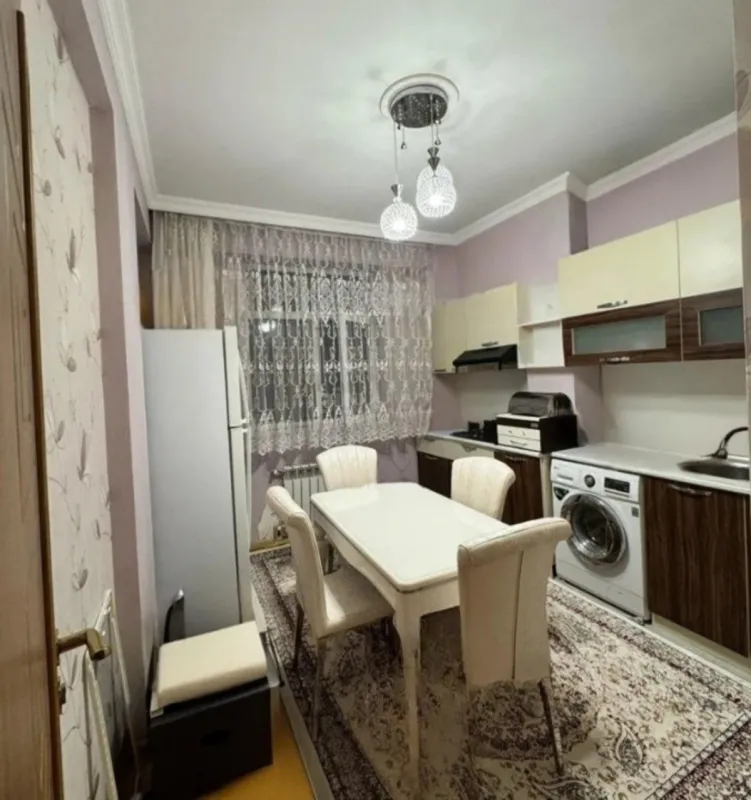 Kirayə verilir 2 otaqlı mənzil 80 m²