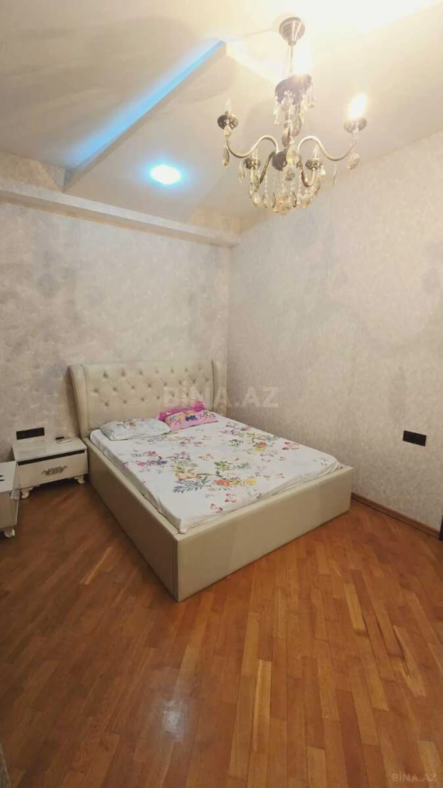 Satılır 3 otaqlı mənzil 145 m²