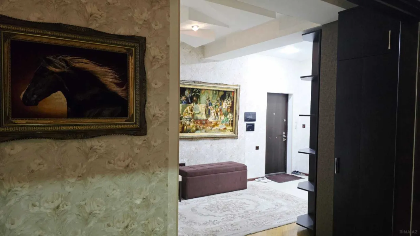 Satılır 3 otaqlı mənzil 145 m²