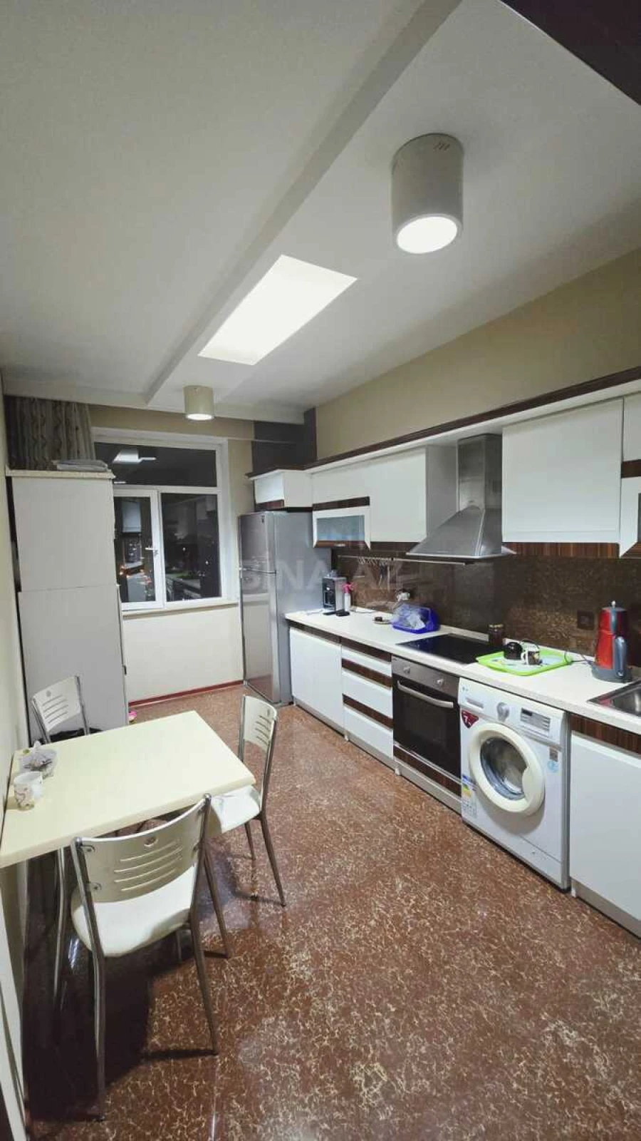 Satılır 3 otaqlı mənzil 145 m²