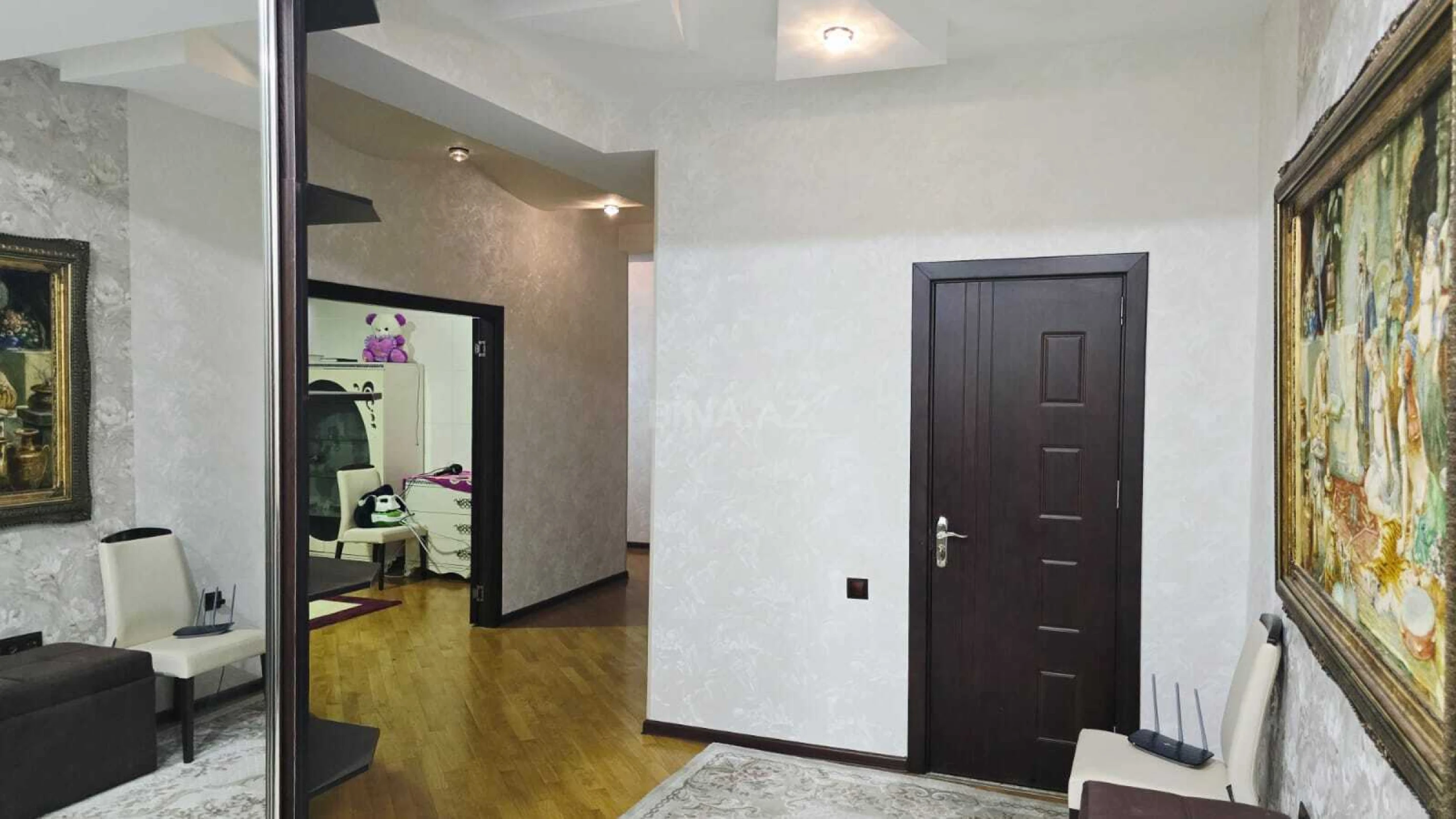 Satılır 3 otaqlı mənzil 145 m²