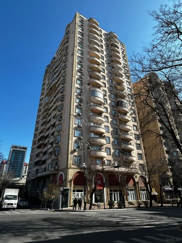 Satılır 3 otaqlı mənzil 145 m²