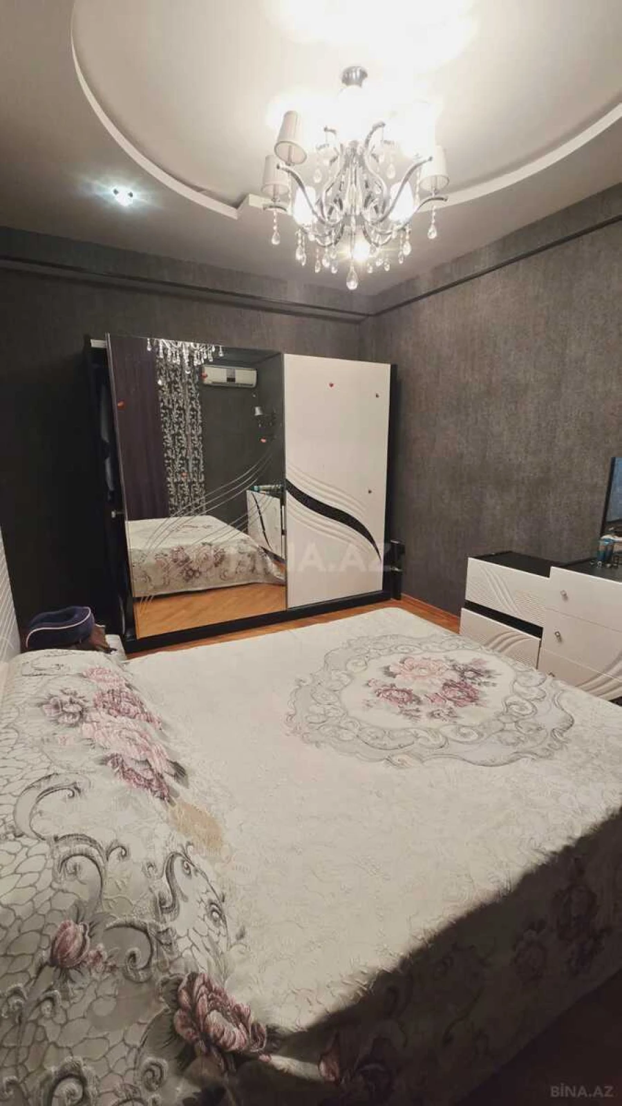 Satılır 3 otaqlı mənzil 145 m²