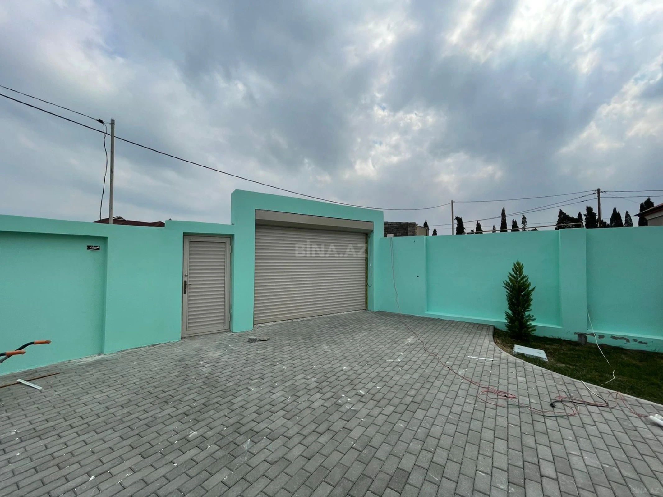 Satılır 5 otaqlı həyət evi 240 m²