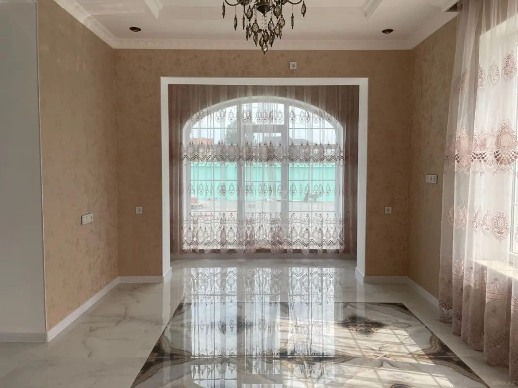 Satılır 5 otaqlı həyət evi 240 m²