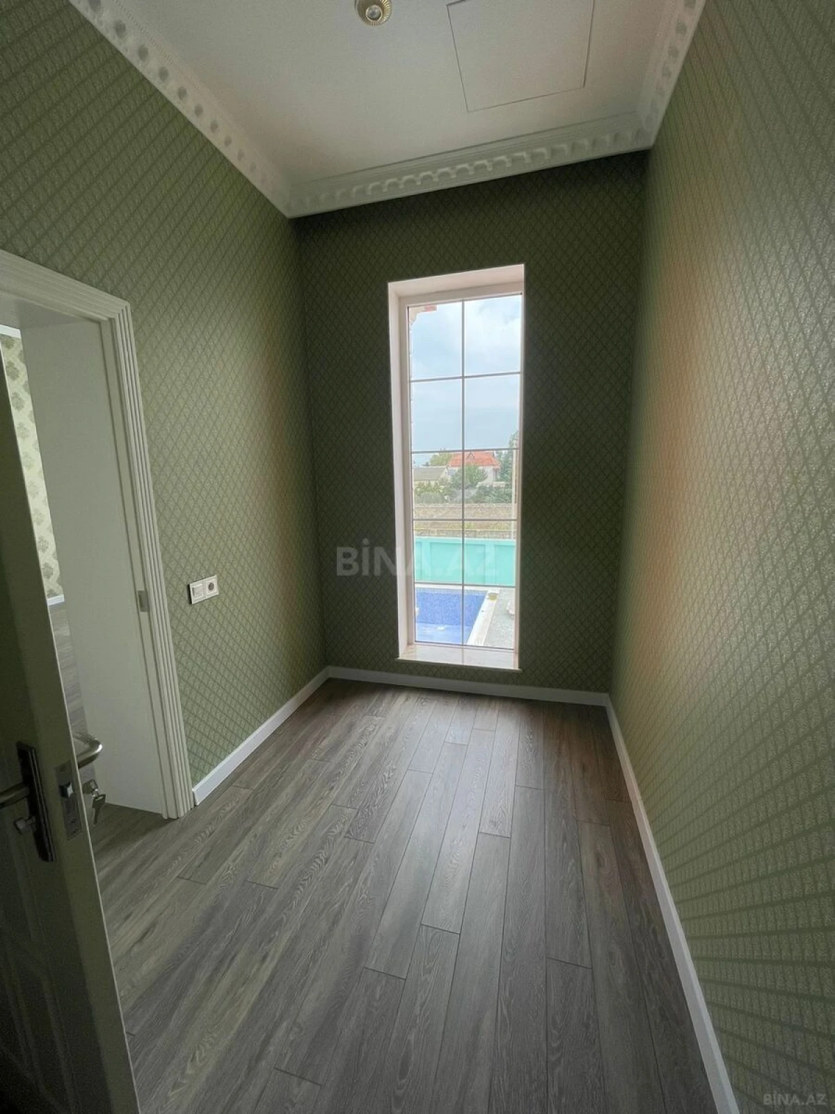 Satılır 5 otaqlı həyət evi 240 m²