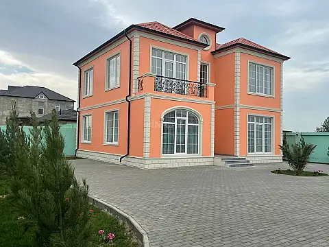 Satılır 5 otaqlı həyət evi 240 m²