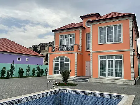 Satılır 5 otaqlı həyət evi 240 m²