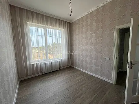 Satılır 5 otaqlı həyət evi 240 m²