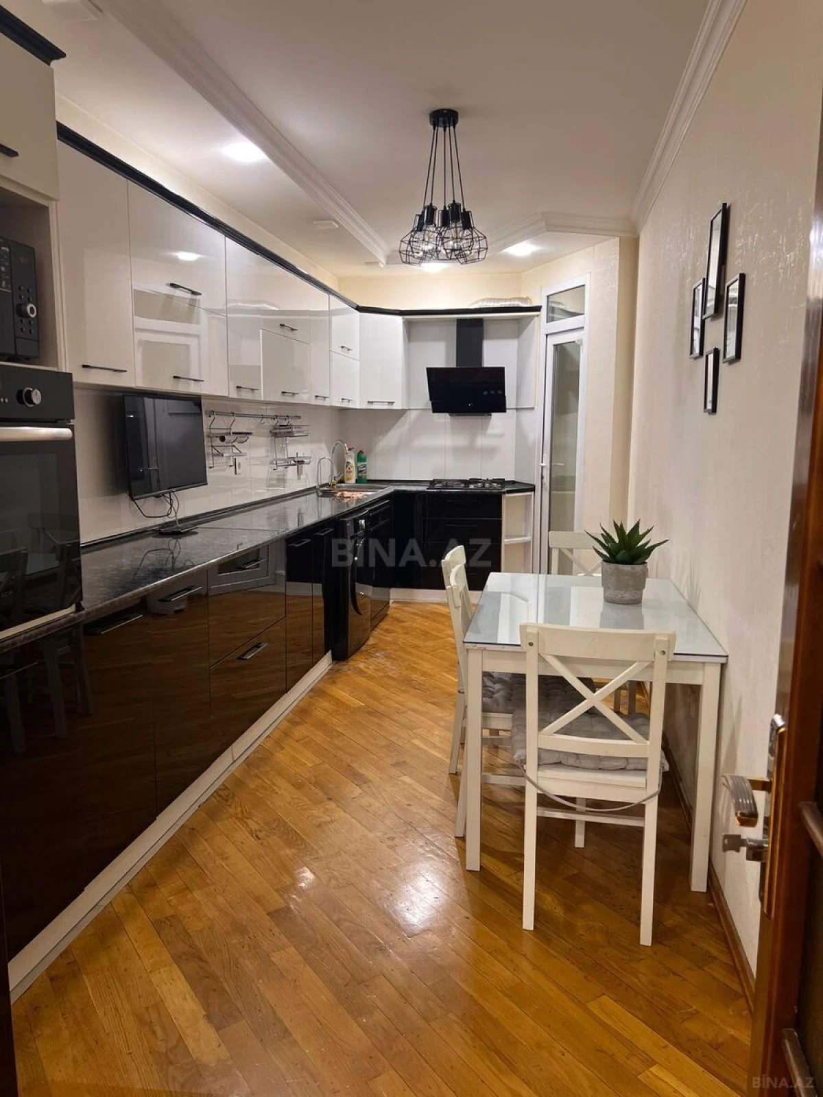 Kirayə verilir 3 otaqlı mənzil 130 m²