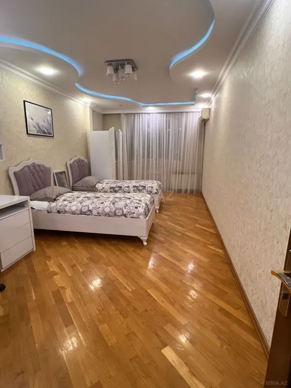 Kirayə verilir 3 otaqlı mənzil 130 m²