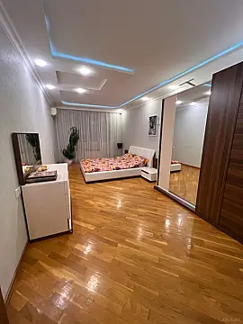 Kirayə verilir 3 otaqlı mənzil 130 m²