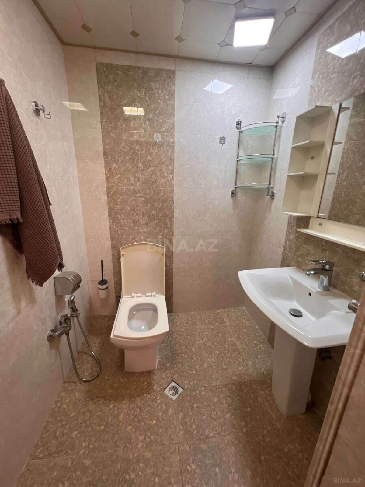 Kirayə verilir 3 otaqlı mənzil 130 m²