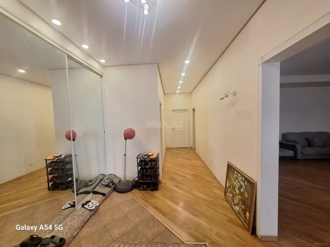 Satılır 3 otaqlı mənzil 150 m²