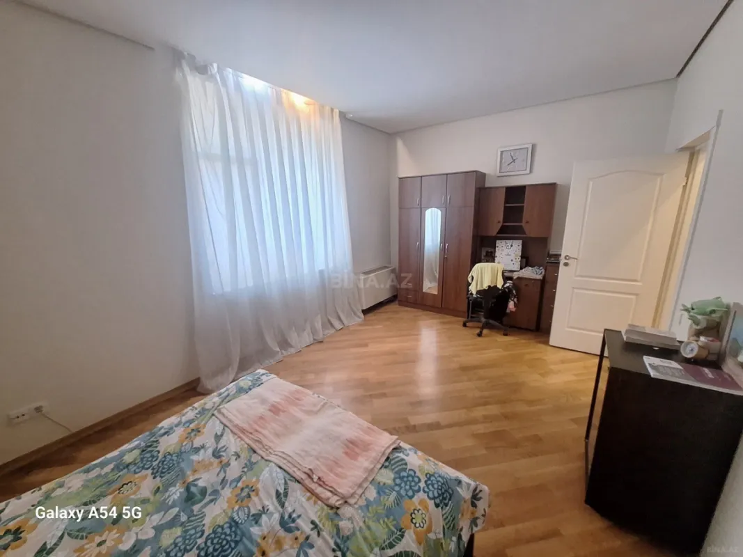 Satılır 3 otaqlı mənzil 150 m²