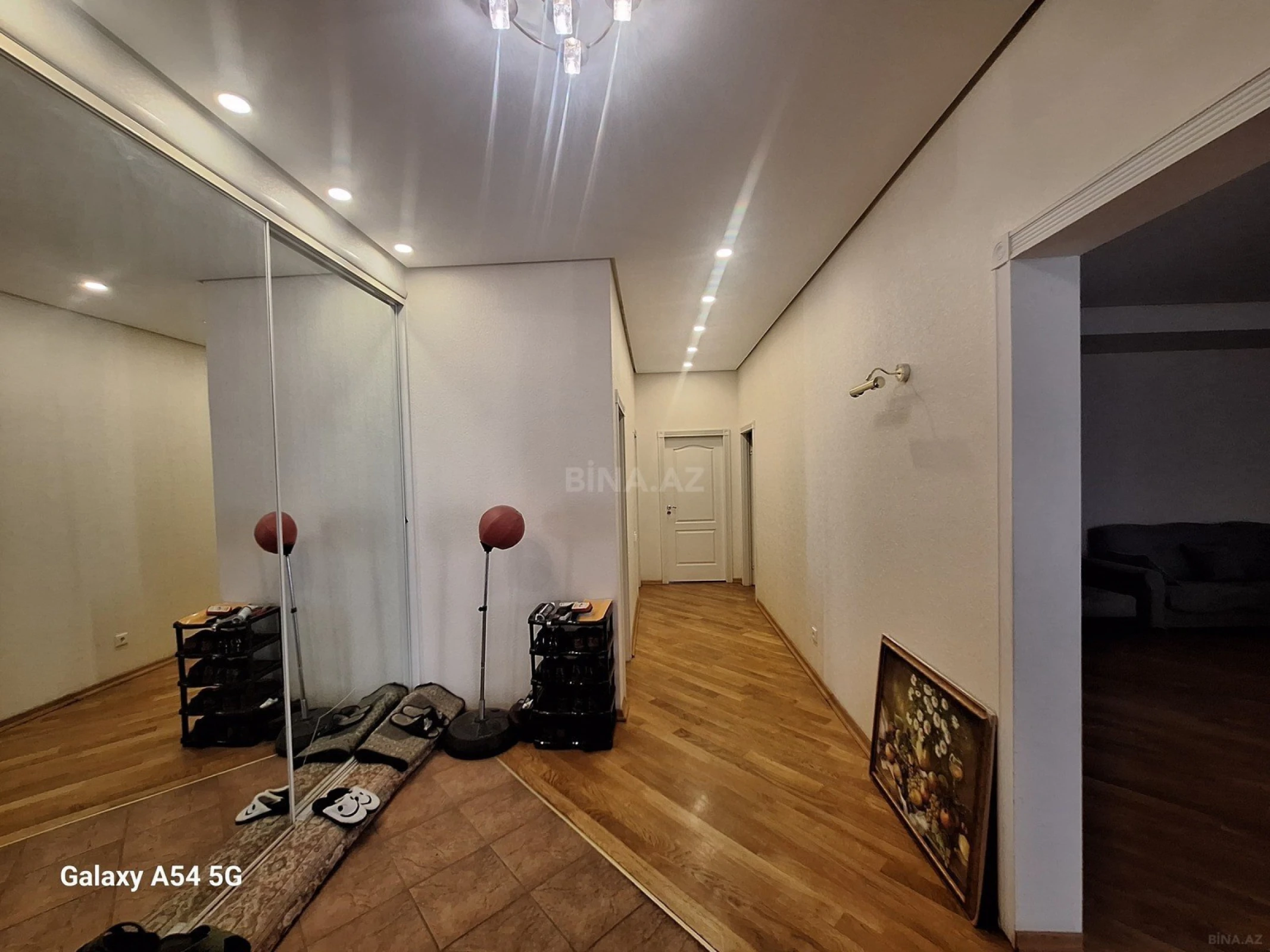 Satılır 3 otaqlı mənzil 150 m²