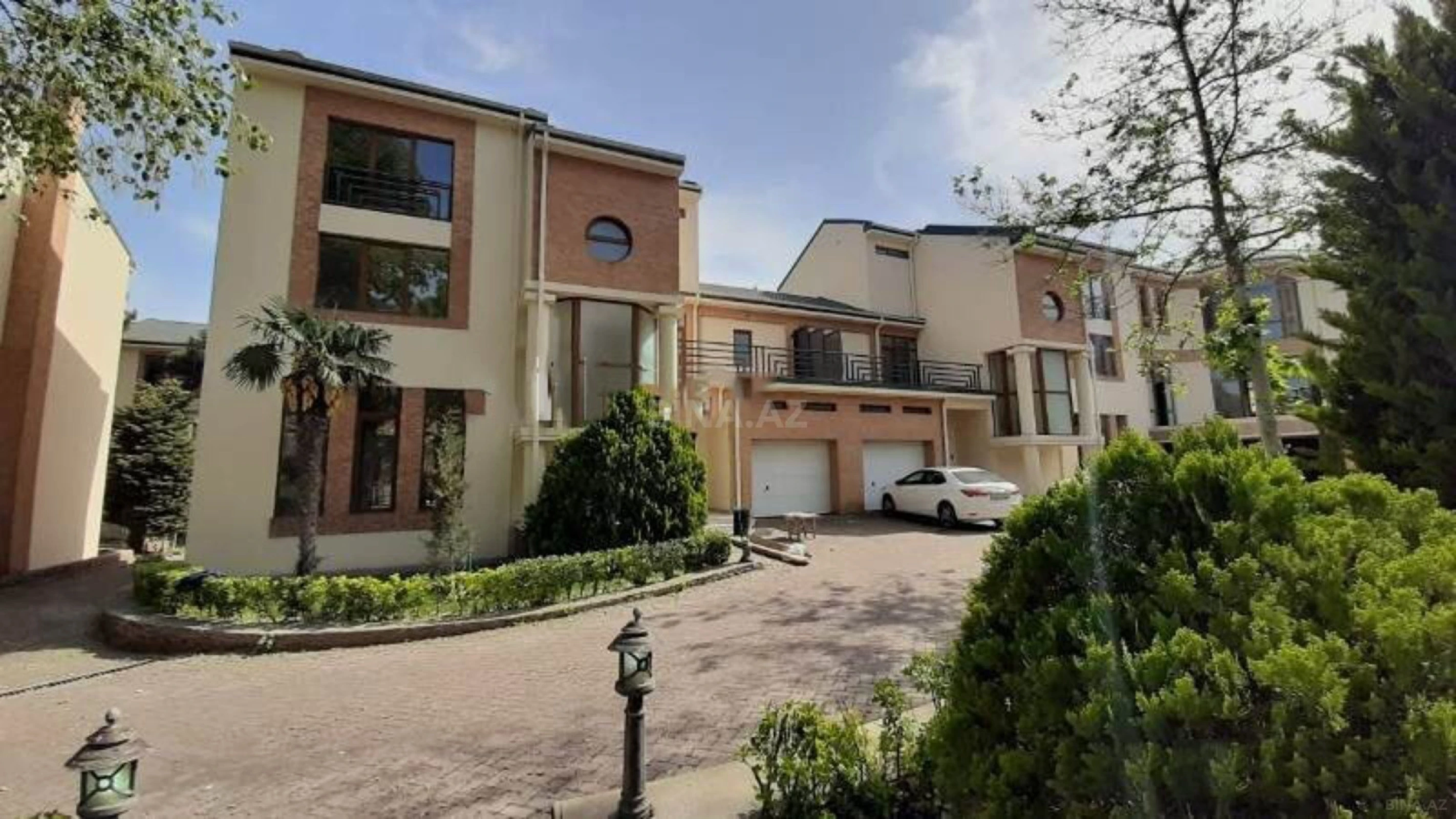 Satılır 3 otaqlı mənzil 150 m²